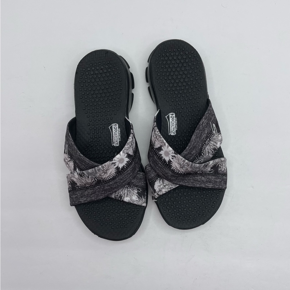 Skechers GOGA Pillars Size 6 . Black Floral Design.